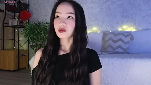 Snapshot of saya_li11 chatting on 02-19-26, 04:15 saya li11 online show from 02-19-26, 04:15