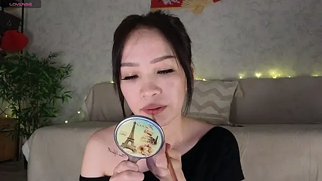 Snapshot of saya_li11 chatting on 02-17-26, 04:04 saya li11 online show from 02-17-26, 04:04