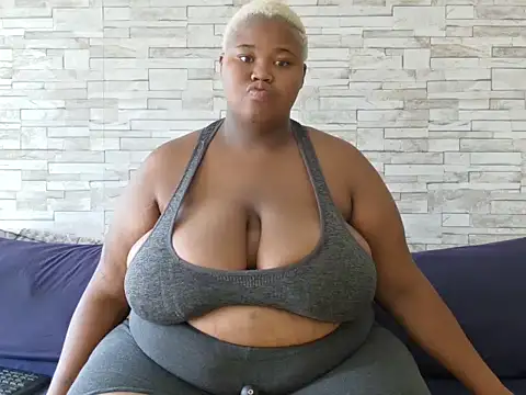 Snapshot of BustyBmw chatting on 02-22-26, 10:28 BustyBmw online show from 02-22-26, 10:28