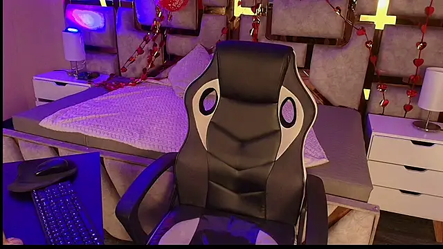 Snapshot of cristal__violetaa chatting on 02-21-26, 04:25 cristal violetaa online show from 02-21-26, 04:25