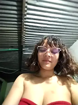 Snapshot of Melissa_giratt chatting on 02-01-26, 02:43 Melissa giratt online show from 02-01-26, 02:43