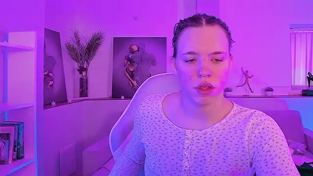 Snapshot of Madison_dolly chatting on 02-25-26, 02:12 Madison dolly online show from 02-25-26, 02:12