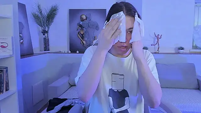 Snapshot of Madison_dolly chatting on 03-01-26, 02:11 Madison dolly online show from 03-01-26, 02:11