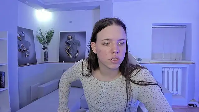 Snapshot of Madison_dolly chatting on 02-04-26, 02:06 Madison dolly online show from 02-04-26, 02:06