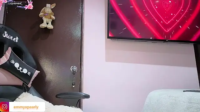 Snapshot of emyxpearly chatting on 03-02-26, 07:15 emyxpearly online show from 03-02-26, 07:15