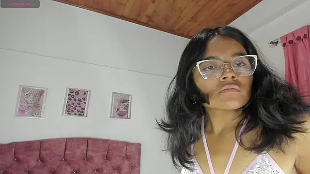 luna velveth online show from 04-15-26, 10:32