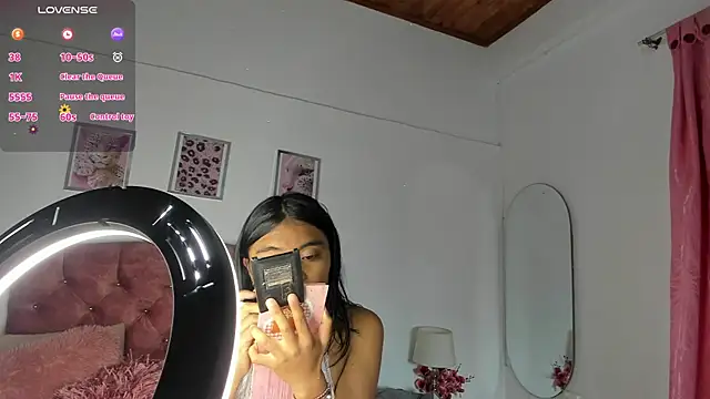 luna velveth online show from 04-12-26, 11:46