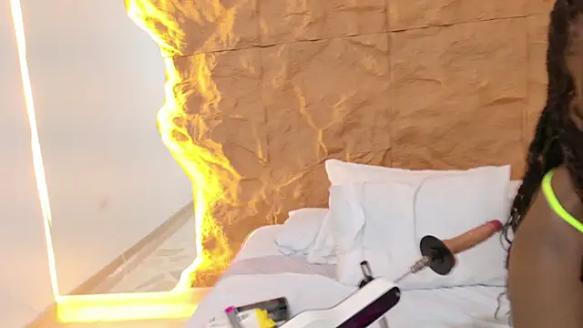 Nahomi Williams  online show from 04-02-26, 12:45