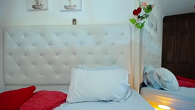 Snapshot of honeybliss_ chatting on 02-28-26, 09:25 honeybliss online show from 02-28-26, 09:25