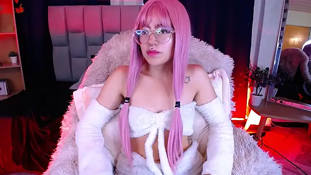 Snapshot of Allissoon_ chatting on 02-11-26, 11:43 Allissoon online show from 02-11-26, 11:43