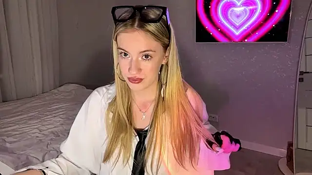 Between Eeys online show from 02-11-26, 03:34