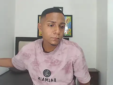 Snapshot of hotboyluxe chatting on 02-15-26, 11:31 hotboyluxe online show from 02-15-26, 11:31