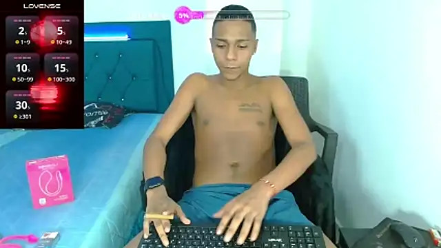 Snapshot of hotboyluxe chatting on 06-19-26, 10:32 hotboyluxe online show from 06-19-26, 10:32
