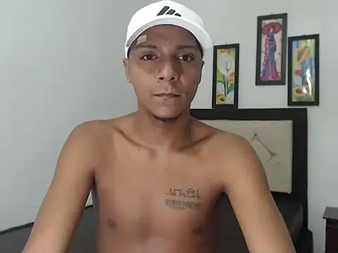 Snapshot of hotboyluxe chatting on 02-27-26, 03:07 hotboyluxe online show from 02-27-26, 03:07