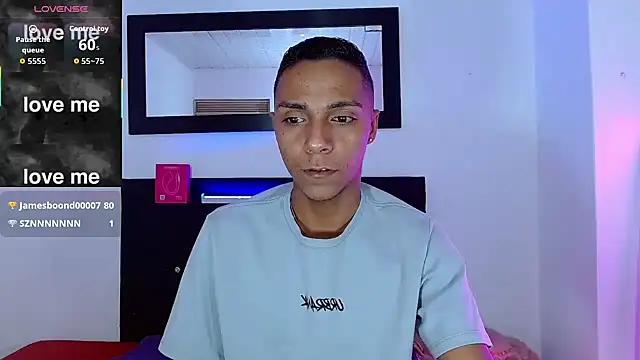 Snapshot of hotboyluxe chatting on 07-08-26, 09:32 hotboyluxe online show from 07-08-26, 09:32