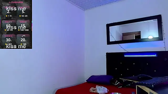 Snapshot of hotboyluxe chatting on 07-15-26, 06:53 hotboyluxe online show from 07-15-26, 06:53
