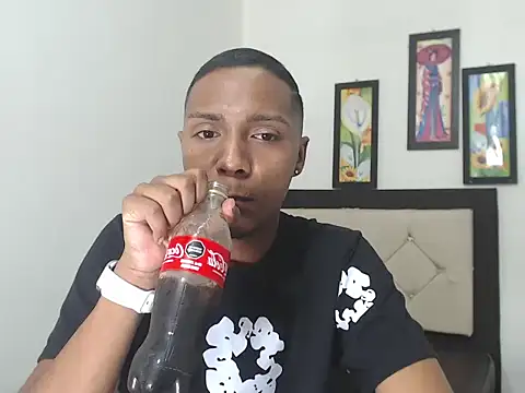 Snapshot of hotboyluxe chatting on 02-18-26, 02:53 hotboyluxe online show from 02-18-26, 02:53