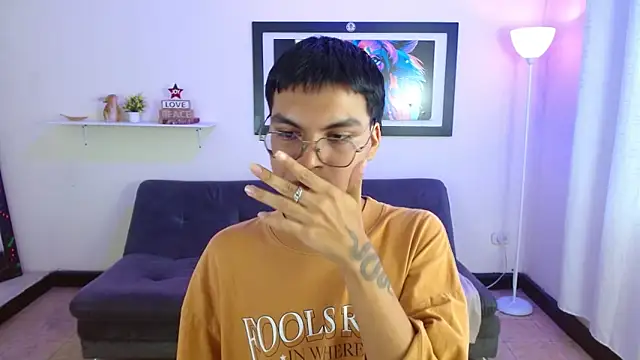 Maecum18 online show from 03-20-26, 08:21