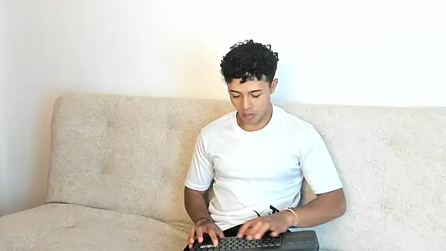 Snapshot of _Alex_Colton chatting on 02-13-26, 10:10 Alex Colton online show from 02-13-26, 10:10