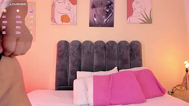 aura vega online show from 04-15-26, 07:07