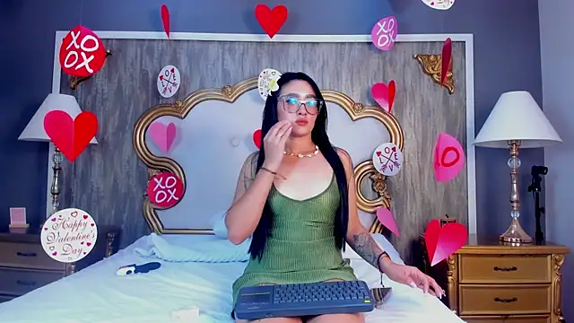 Snapshot of LauraBellinni chatting on 02-09-26, 06:50 LauraBellinni online show from 02-09-26, 06:50