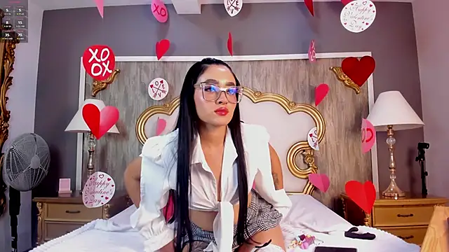 Snapshot of LauraBellinni chatting on 02-08-26, 01:58 LauraBellinni online show from 02-08-26, 01:58