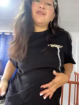 Snapshot of alisbloom chatting on 02-03-26, 05:40 alisbloom online show from 02-03-26, 05:40