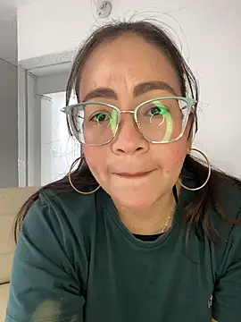 Snapshot of alisbloom chatting on 02-09-26, 06:06 alisbloom online show from 02-09-26, 06:06