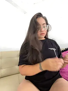 Snapshot of alisbloom chatting on 02-18-26, 05:42 alisbloom online show from 02-18-26, 05:42