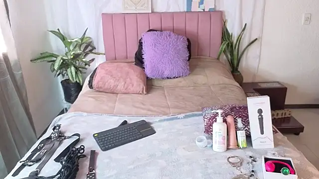 Petite pepper online show from 06-12-26, 07:55