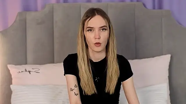 NikkiRyx online show from 05-17-26, 04:18