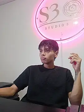 Alejandroo Montenegro online show from 04-18-26, 10:43