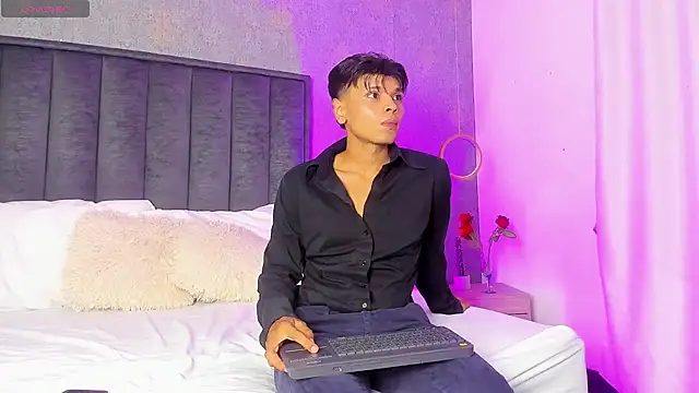 Alejandroo Montenegro online show from 07-10-26, 05:40