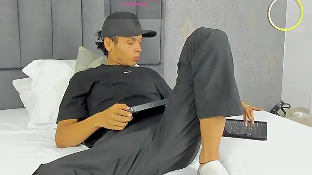 Alejandroo Montenegro online show from 03-16-26, 02:41