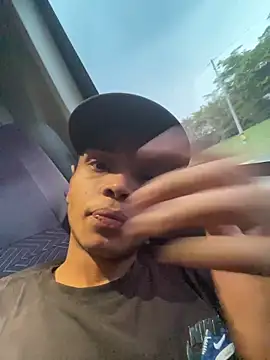 Snapshot of Alejandroo_Montenegro chatting on 02-28-26, 08:41 Alejandroo Montenegro online show from 02-28-26, 08:41