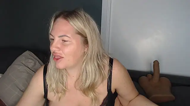 Snapshot of Amanda_Norsk chatting on 02-16-26, 08:40 Amanda Norsk online show from 02-16-26, 08:40