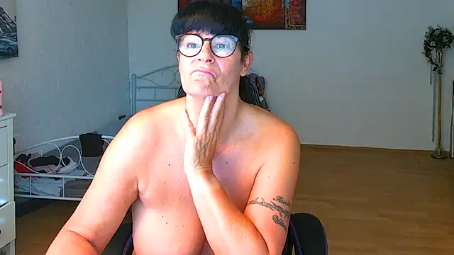 Sylly online show from 07-17-26, 06:54