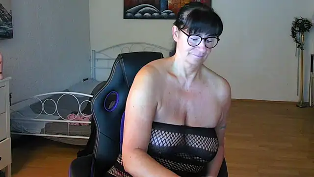 Snapshot of Sylly chatting on 05-18-26, 06:07 Sylly online show from 05-18-26, 06:07