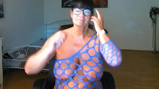 Snapshot of Sylly chatting on 06-01-26, 05:40 Sylly online show from 06-01-26, 05:40