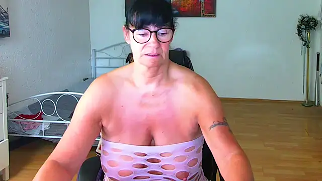 Snapshot of Sylly chatting on 05-03-26, 06:07 Sylly online show from 05-03-26, 06:07