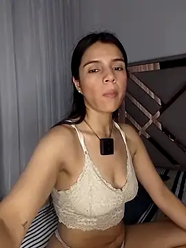 Snapshot of EvaMiranda chatting on 06-16-26, 02:11 EvaMiranda online show from 06-16-26, 02:11