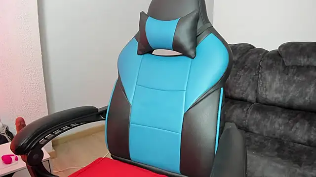 Emily bruss online show from 04-15-26, 07:58