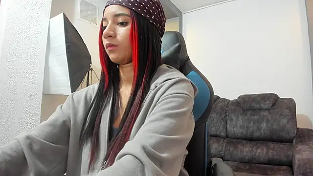 Emily bruss online show from 06-04-26, 07:40