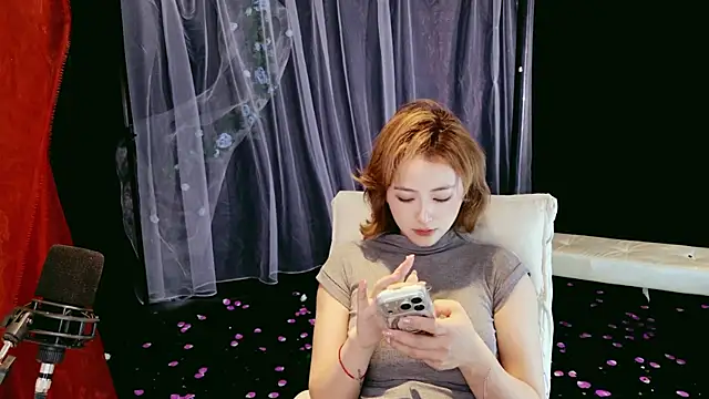 Lady-Mia777 online show from 04-02-26, 02:52