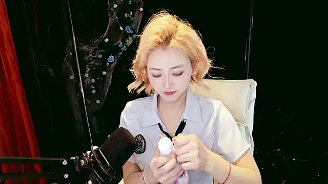 Snapshot of Lady-Mia777 chatting on 02-11-26, 12:27 Lady-Mia777 online show from 02-11-26, 12:27