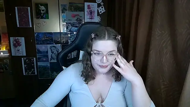 Snapshot of Teasing_Dora chatting on 02-17-26, 07:22 Teasing Dora online show from 02-17-26, 07:22