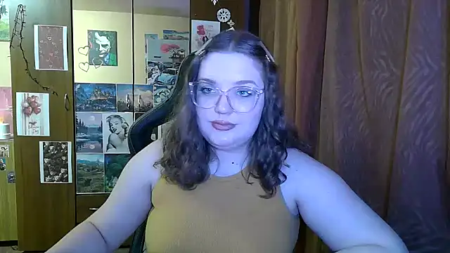 Snapshot of Teasing_Dora chatting on 02-19-26, 07:00 Teasing Dora online show from 02-19-26, 07:00