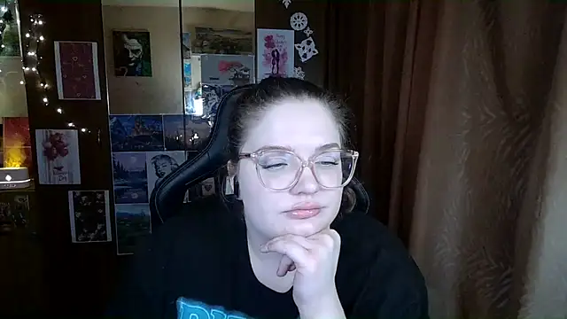 Snapshot of Teasing_Dora chatting on 02-14-26, 12:00 Teasing Dora online show from 02-14-26, 12:00