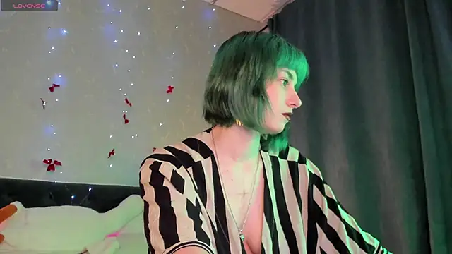Scarle Whisper online show from 05-20-26, 09:17