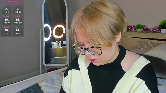 Snapshot of Lauraaa_Smith chatting on 03-02-26, 07:26 Lauraaa Smith online show from 03-02-26, 07:26